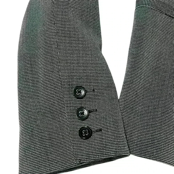 Charter Club Women’s size 6 black and white the Blaise’s, black buttons. Classic - Picture 6 of 10